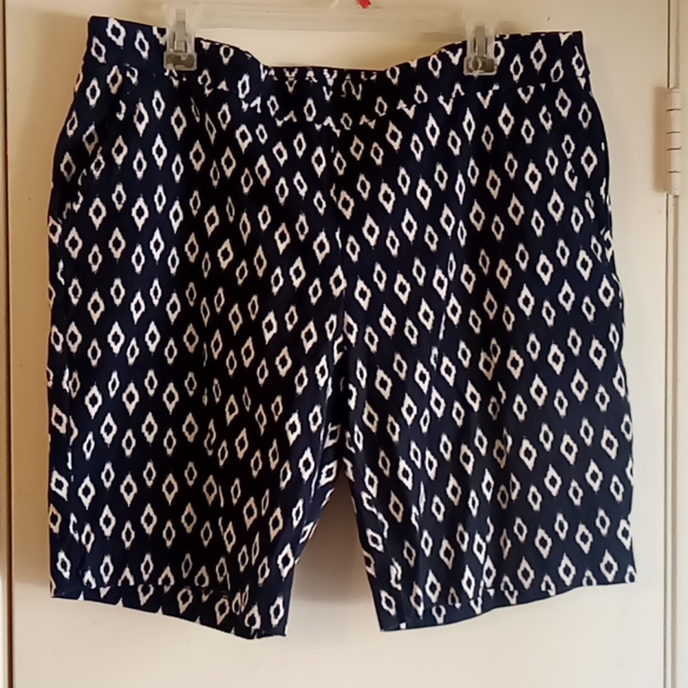 Pull on plus size shorts size 16/18